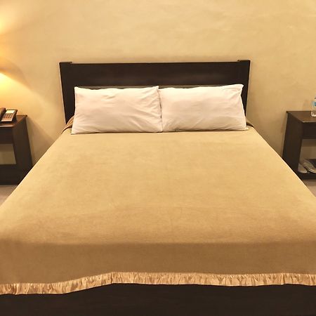 King'S Royale Hotel And Resort Bacolor Kültér fotó
