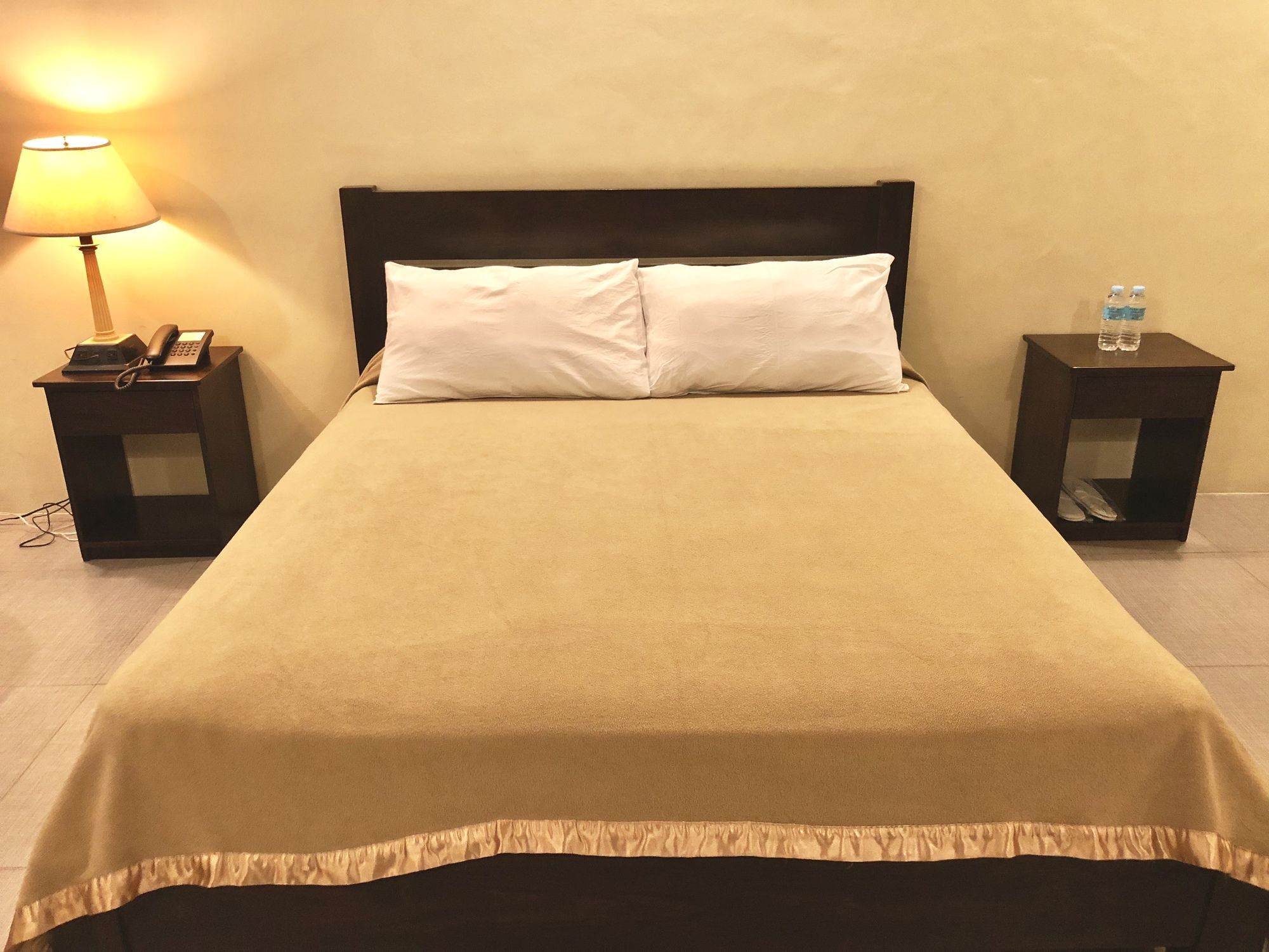 King'S Royale Hotel And Resort Bacolor Kültér fotó